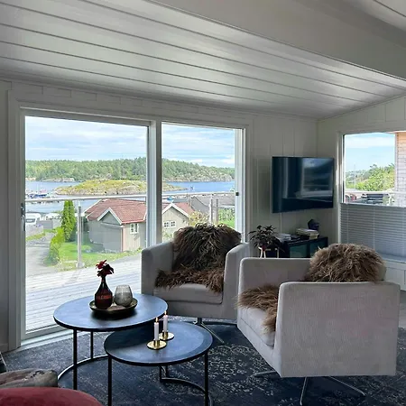 Feriehus House With Sea Views At Brevikstrand *