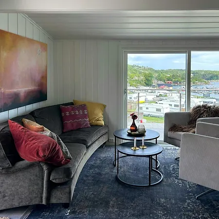 House With Sea Views At Brevikstrand Feriehus *